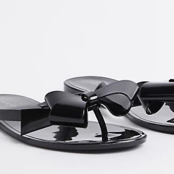 Torrid-Flip Flop Sandals 7 WW Wide Jelly Black Shiny Bows Flats Thong Retro New - Picture 2 of 4